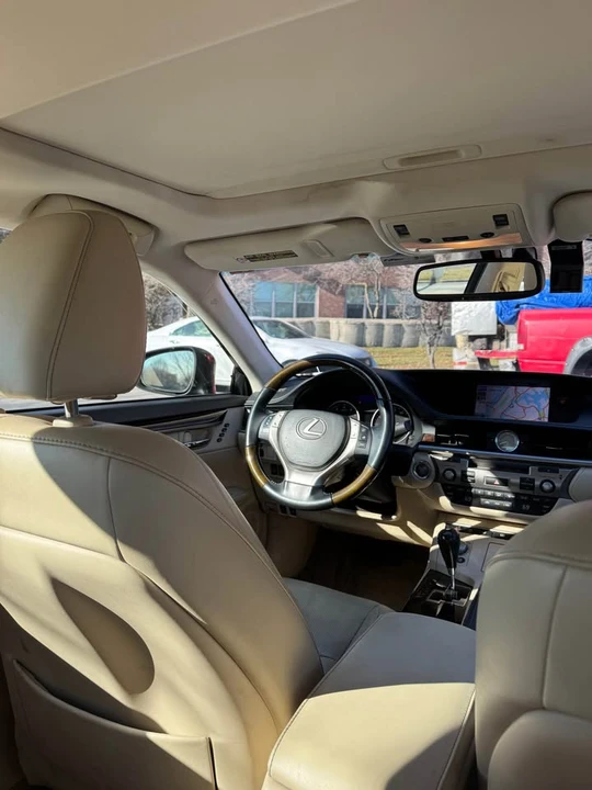 2013 Lexus ES 6th Gen - Image 2 of 8