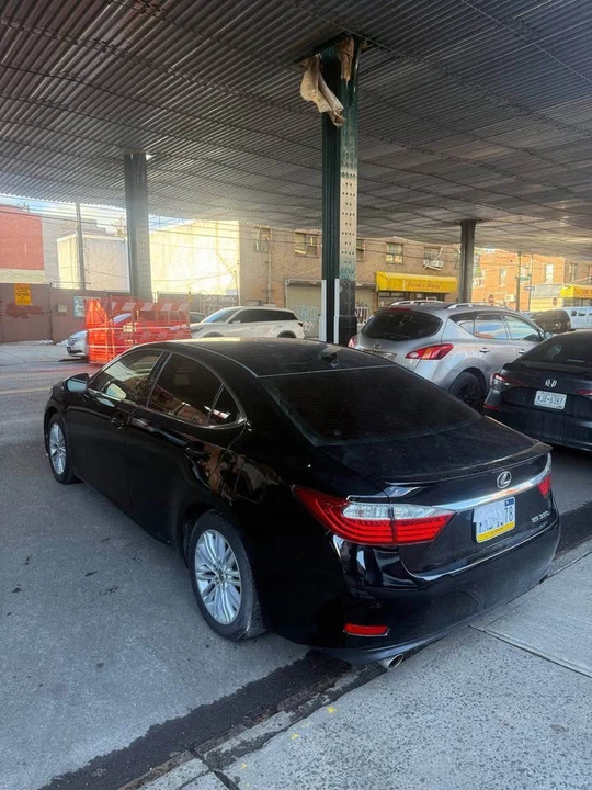 2013 Lexus ES 6th Gen - Image 5 of 11