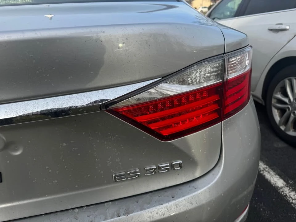 2013 Lexus ES 6th Gen - Image 10 of 11