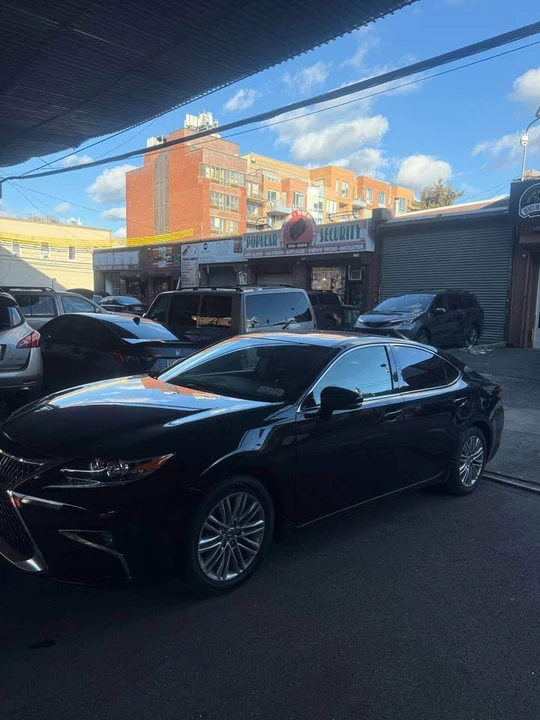 2013 Lexus ES 6th Gen - Image 2 of 11