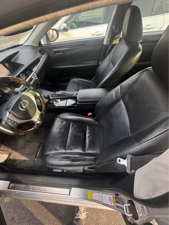 2013 Lexus ES 6th Gen - Image 7 of 11