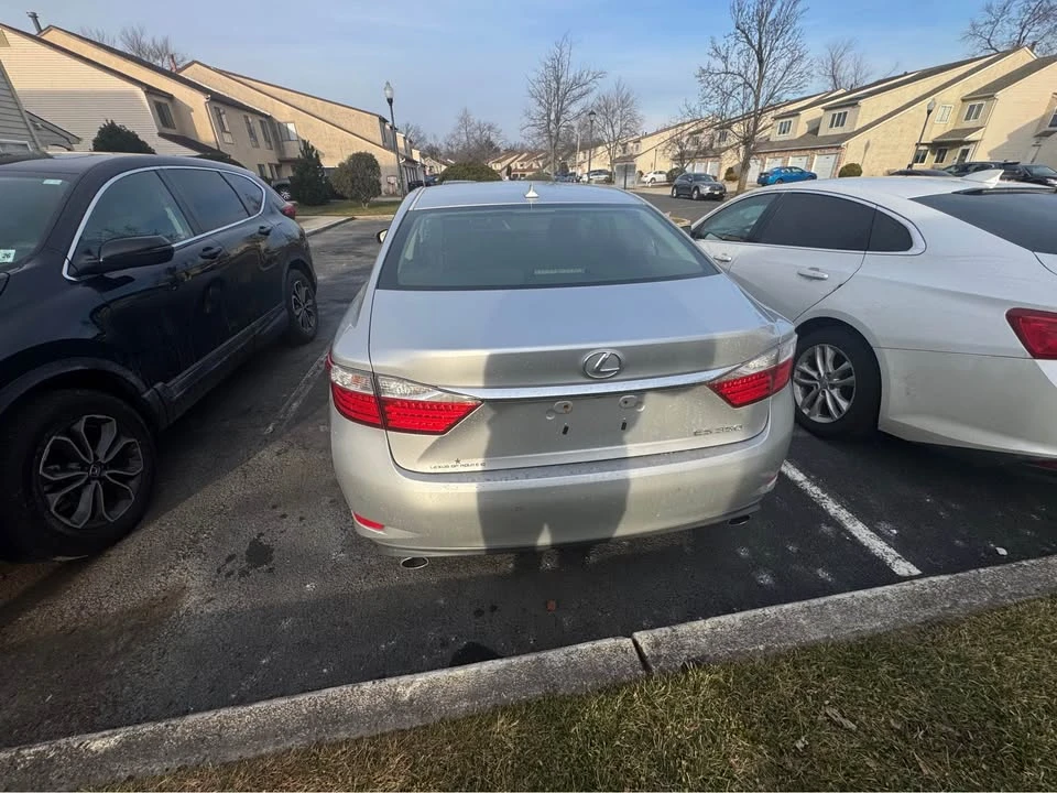 2013 Lexus ES 6th Gen - Image 2 of 11