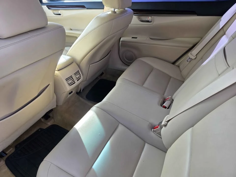 2013 Lexus ES 6th Gen - Image 5 of 7