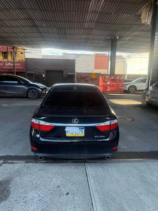 2013 Lexus ES 6th Gen - Image 4 of 11