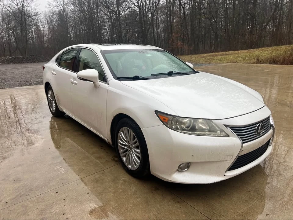 2013 Lexus ES 6th Gen - Image 5 of 20