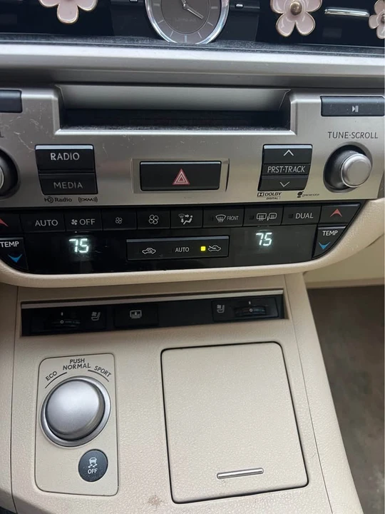 2013 Lexus ES 6th Gen - Image 17 of 20
