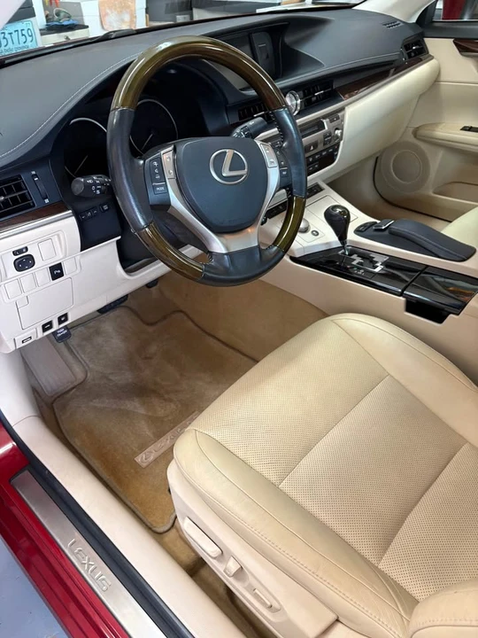 2013 Lexus ES 6th Gen - Image 15 of 18
