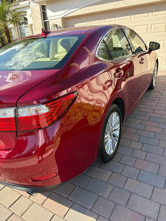 2013 Lexus ES 6th Gen - Image 8 of 18