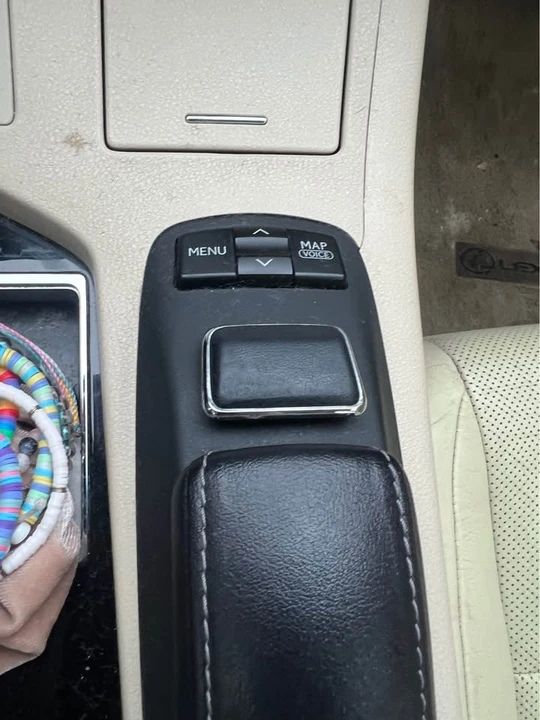 2013 Lexus ES 6th Gen - Image 16 of 20