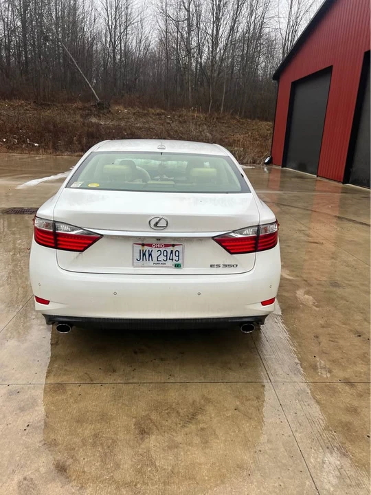 2013 Lexus ES 6th Gen - Image 3 of 20