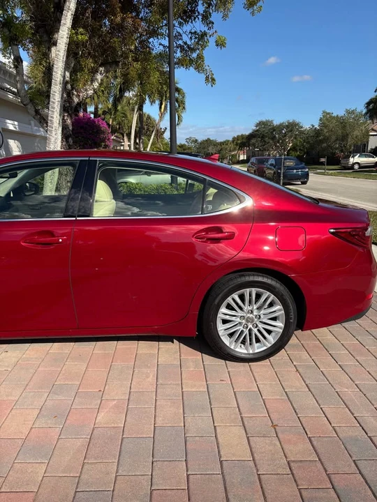 2013 Lexus ES 6th Gen - Image 3 of 18