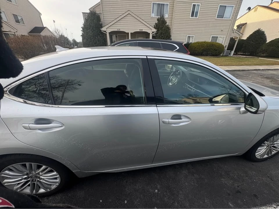 2013 Lexus ES 6th Gen - Image 4 of 11