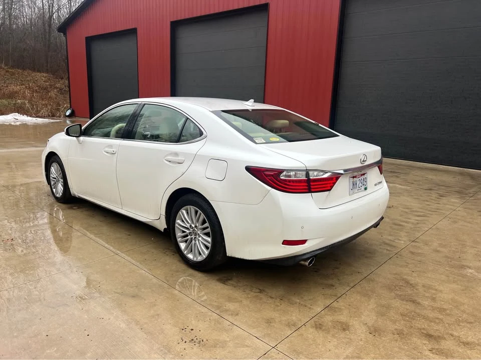 2013 Lexus ES 6th Gen - Image 8 of 20
