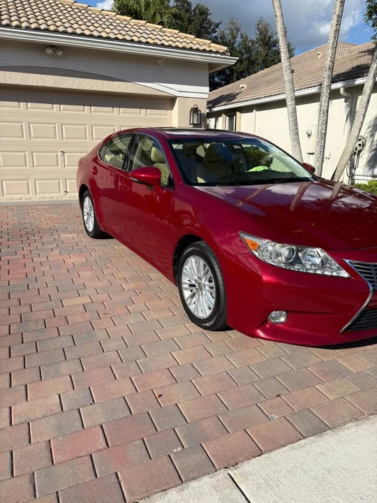 2013 Lexus ES 6th Gen - Image 12 of 18