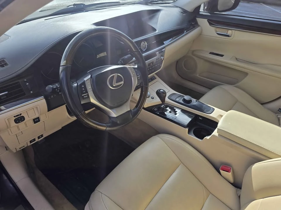 2013 Lexus ES 6th Gen - Image 4 of 7