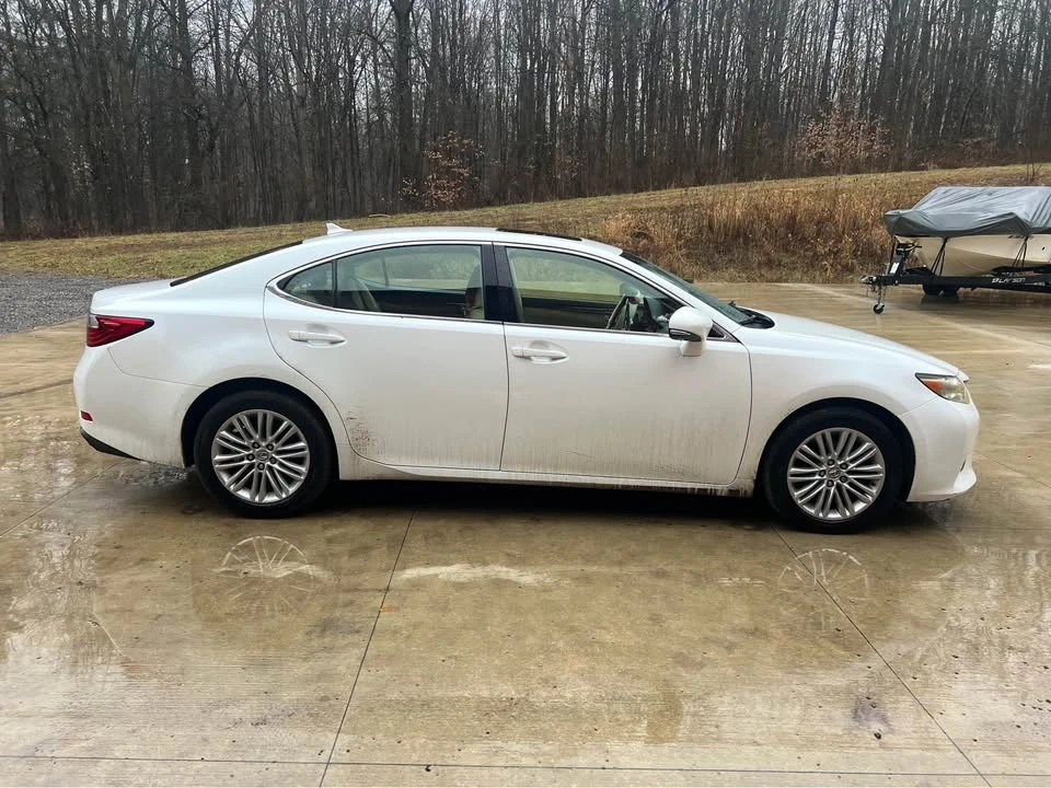 2013 Lexus ES 6th Gen - Image 2 of 20