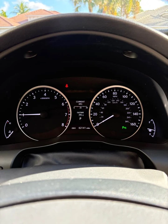 2013 Lexus ES 6th Gen - Image 9 of 18