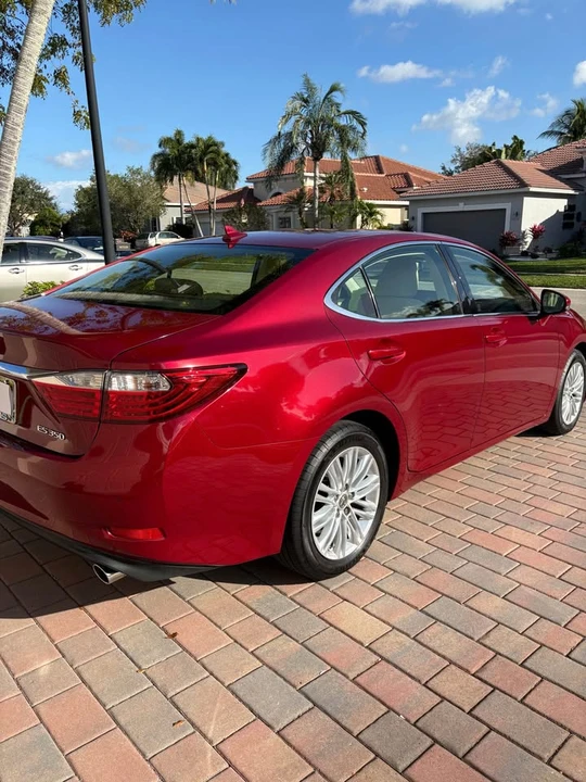 2013 Lexus ES 6th Gen - Image 13 of 18