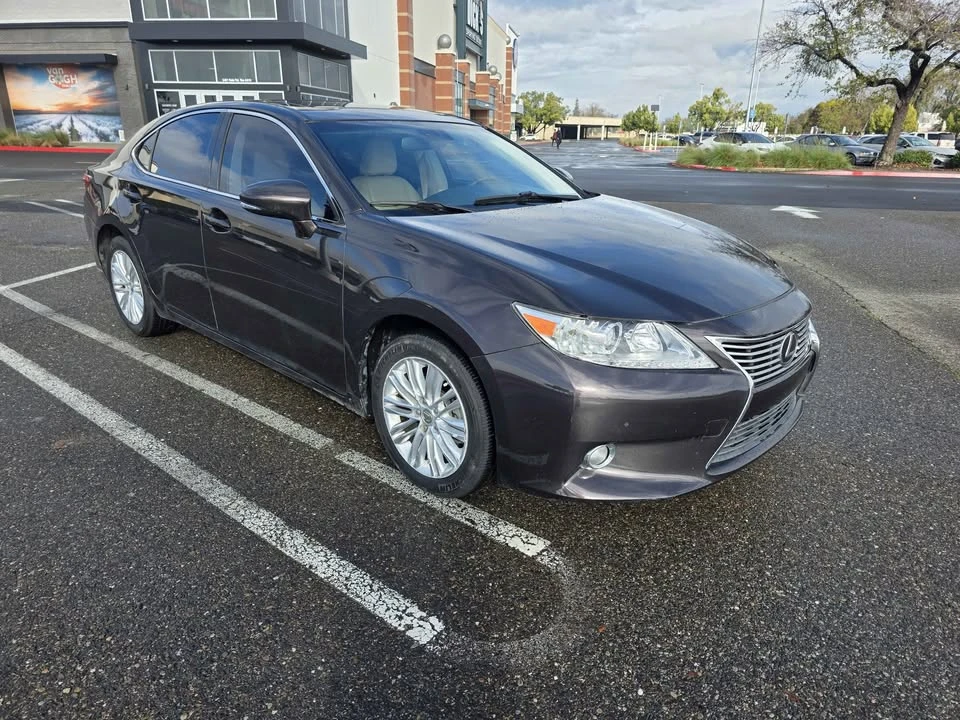 2013 Lexus ES 6th Gen - Image 2 of 7
