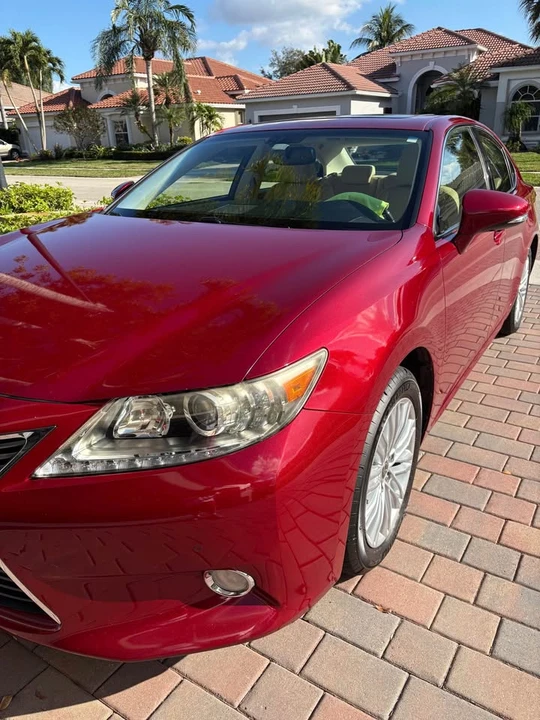 2013 Lexus ES 6th Gen - Image 4 of 18