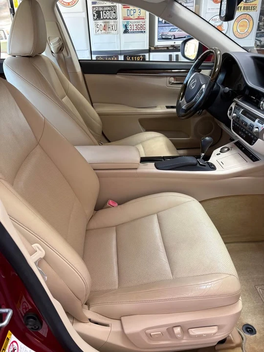 2013 Lexus ES 6th Gen - Image 16 of 18
