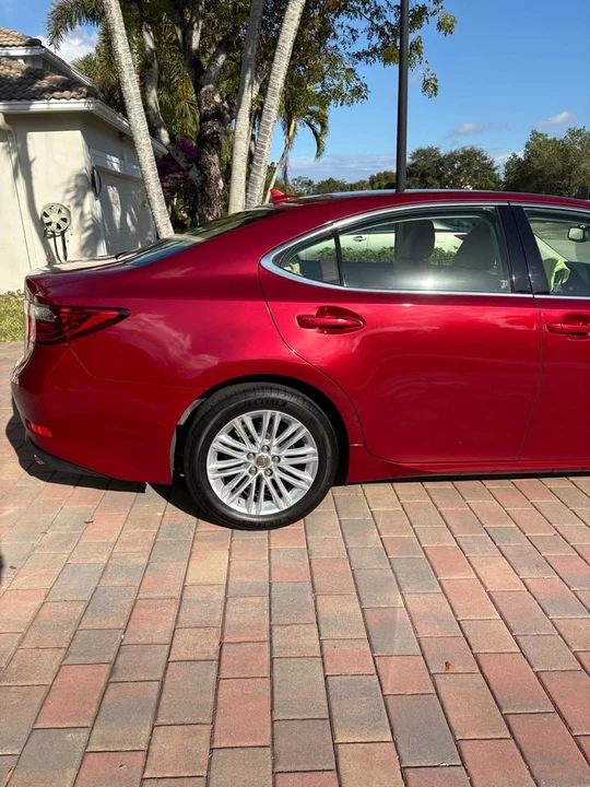 2013 Lexus ES 6th Gen - Image 10 of 18