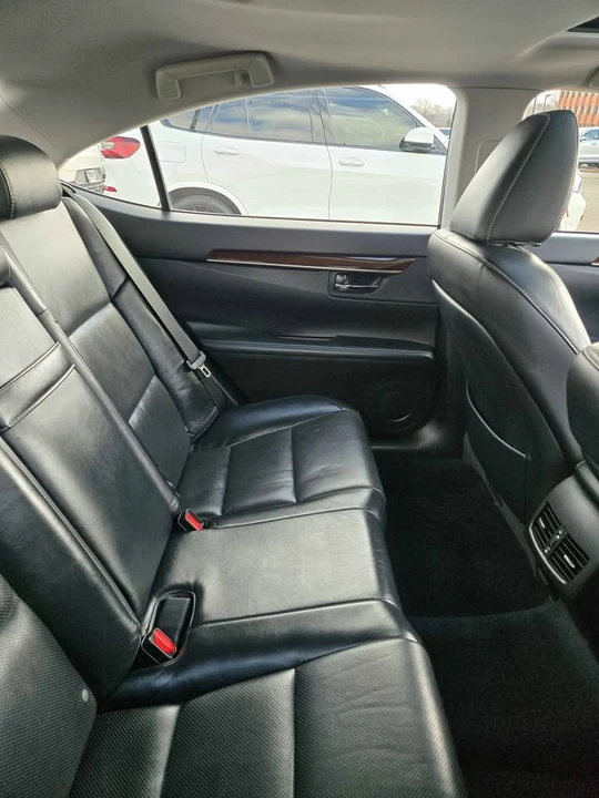 2013 Lexus ES 6th Gen - Image 8 of 8