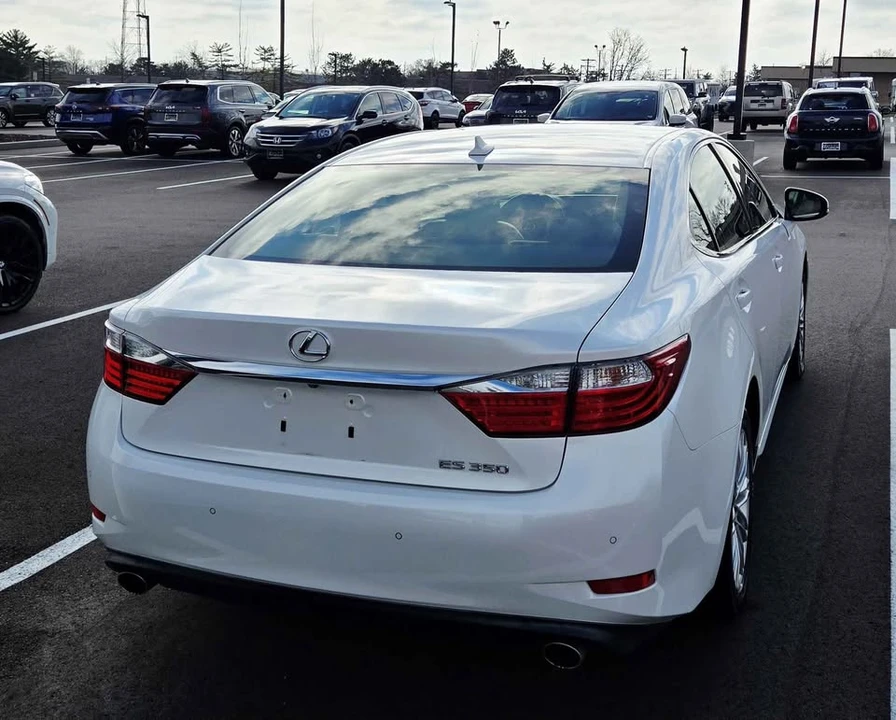 2013 Lexus ES 6th Gen - Image 6 of 8