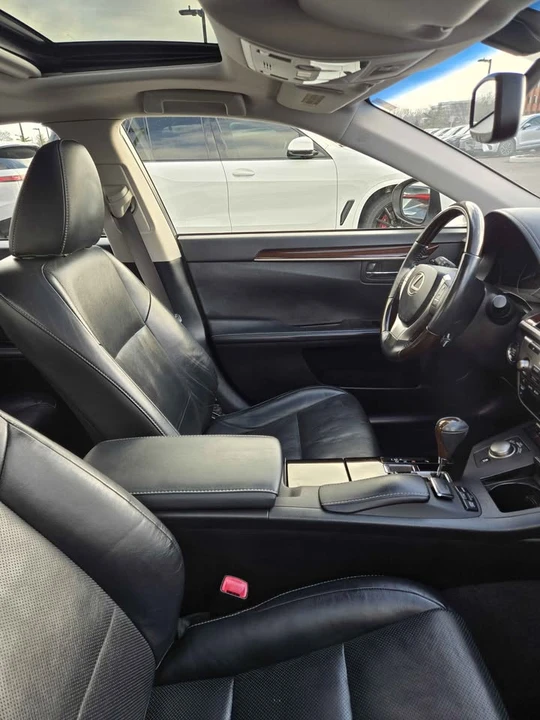 2013 Lexus ES 6th Gen - Image 7 of 8