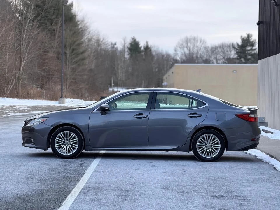 2013 Lexus ES 6th Gen - Image 3 of 16