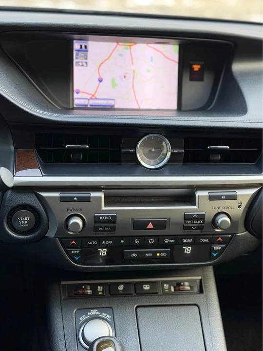 2013 Lexus ES 6th Gen - Image 14 of 16