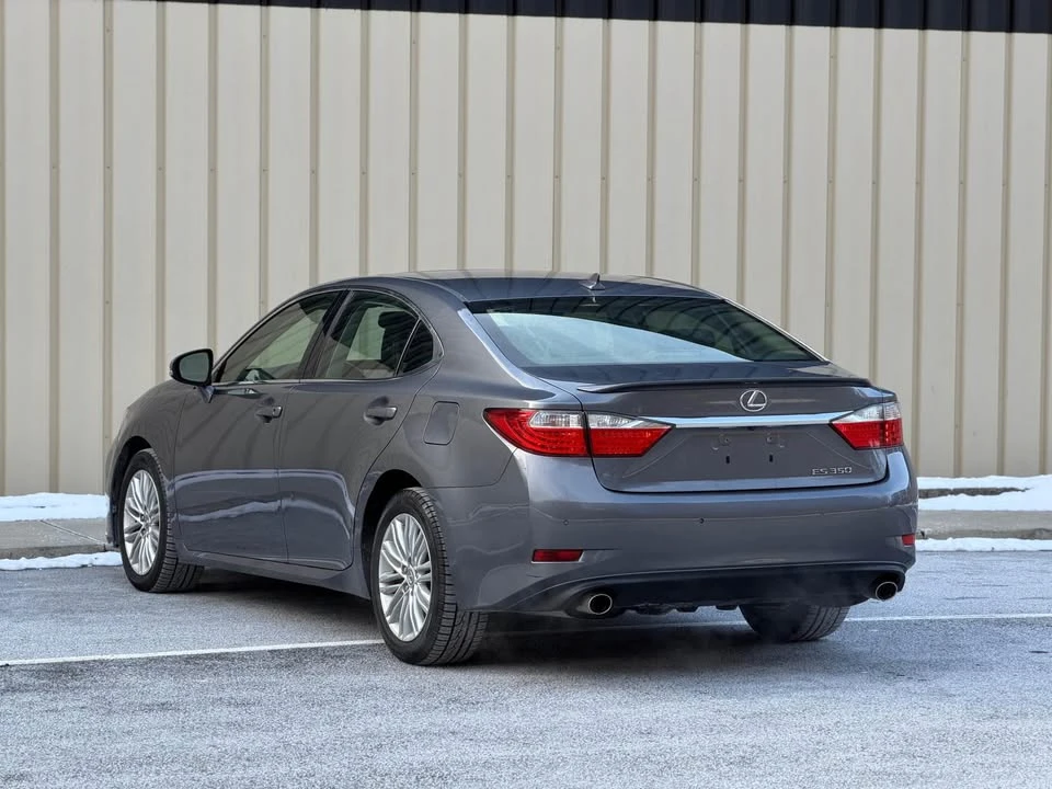 2013 Lexus ES 6th Gen - Image 5 of 16