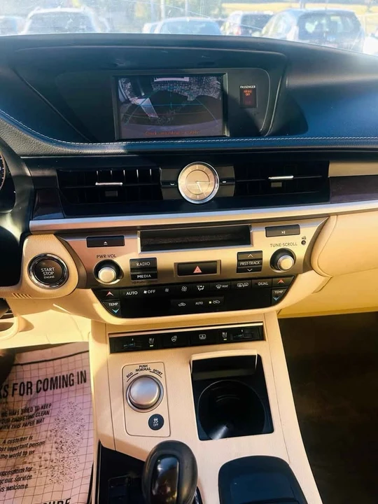 2013 Lexus ES 6th Gen - Image 12 of 16