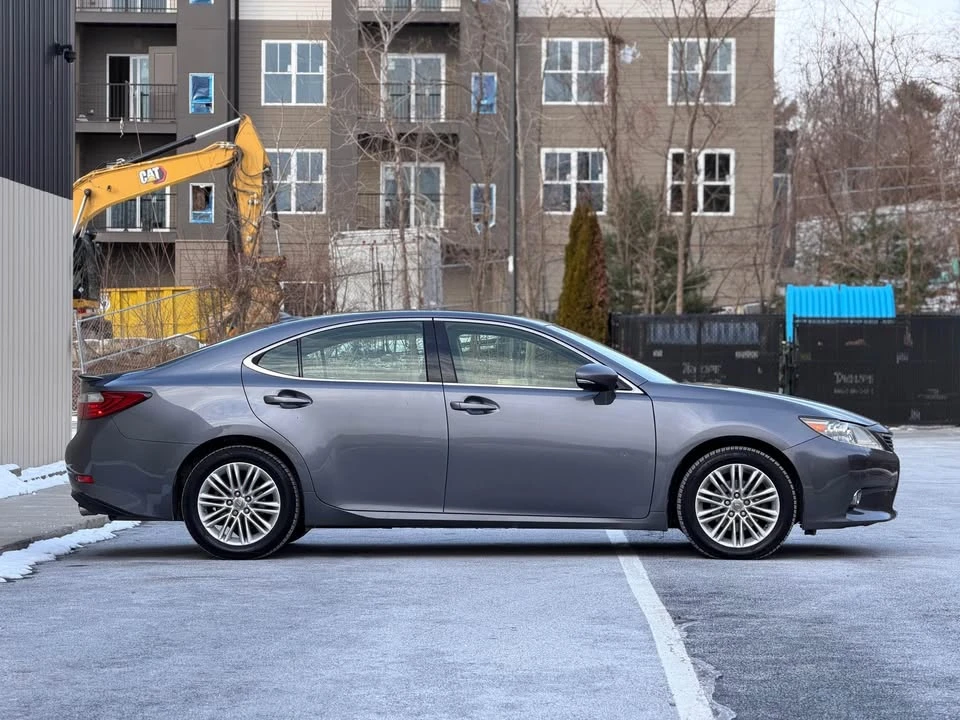 2013 Lexus ES 6th Gen - Image 4 of 16