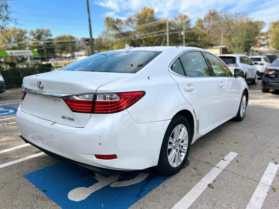 2013 Lexus ES 6th Gen - Image 7 of 16