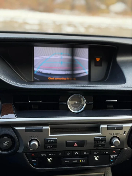 2013 Lexus ES 6th Gen - Image 10 of 16