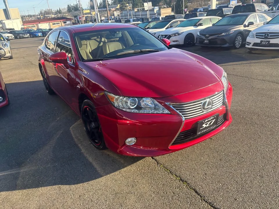 2013 Lexus ES 6th Gen - Image 2 of 13