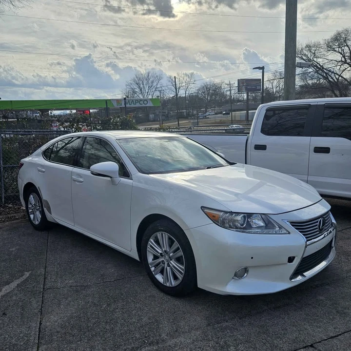 2013 Lexus ES 6th Gen - Image 5 of 16