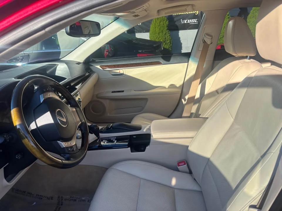 2013 Lexus ES 6th Gen - Image 7 of 13