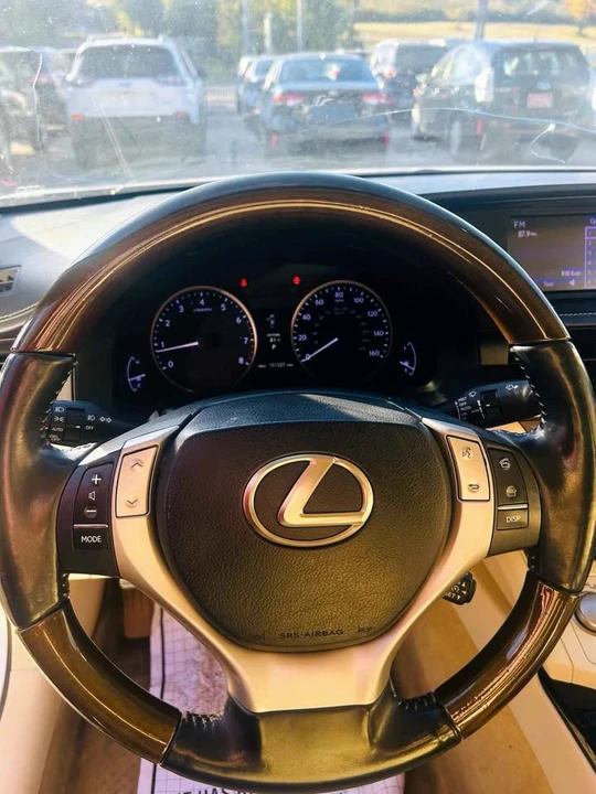 2013 Lexus ES 6th Gen - Image 13 of 16
