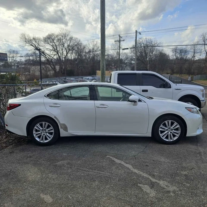 2013 Lexus ES 6th Gen - Image 4 of 16
