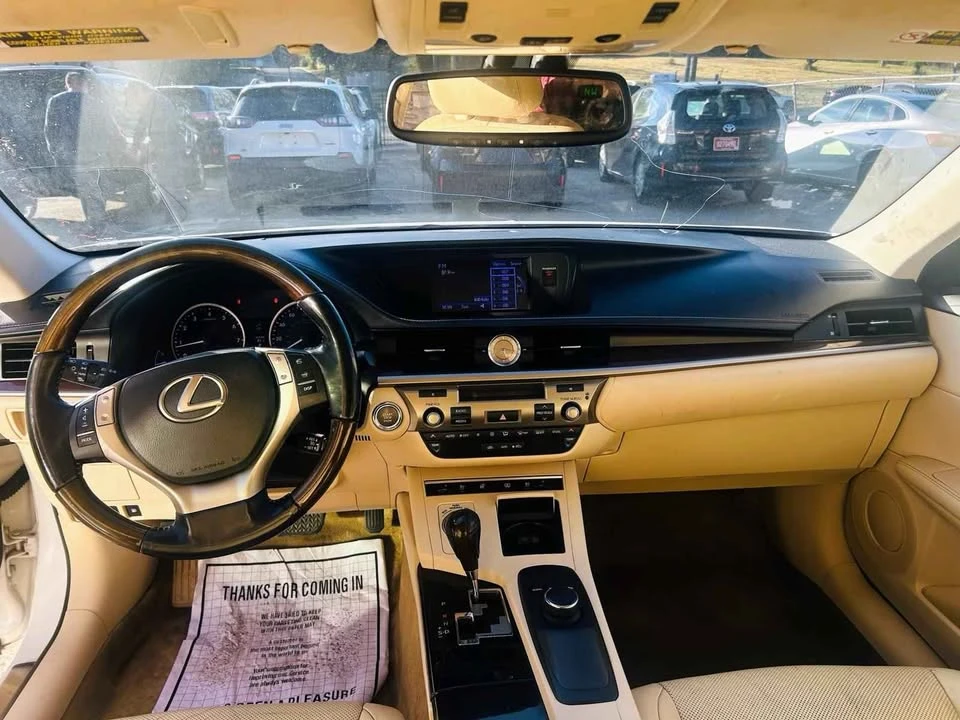 2013 Lexus ES 6th Gen - Image 11 of 16