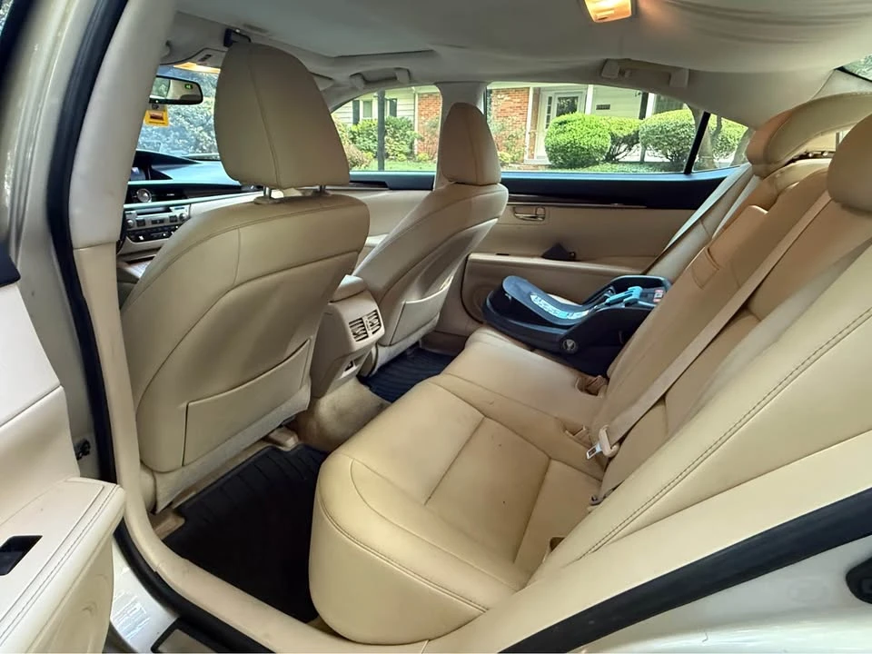 2013 Lexus ES 6th Gen - Image 7 of 9