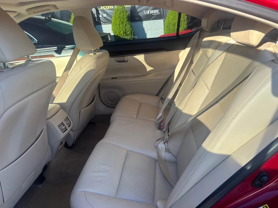 2013 Lexus ES 6th Gen - Image 6 of 13