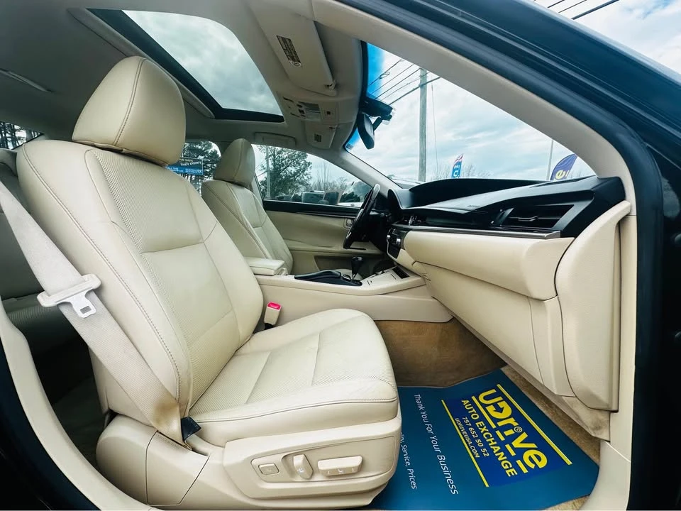 2013 Lexus ES 6th Gen - Image 11 of 20