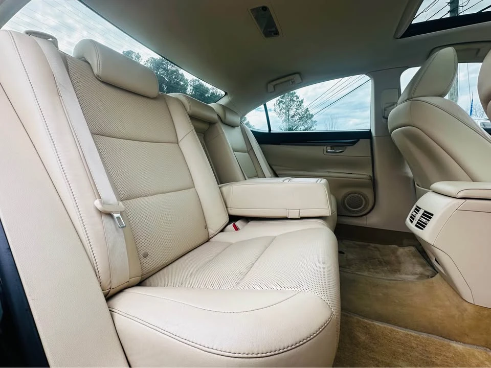 2013 Lexus ES 6th Gen - Image 12 of 20