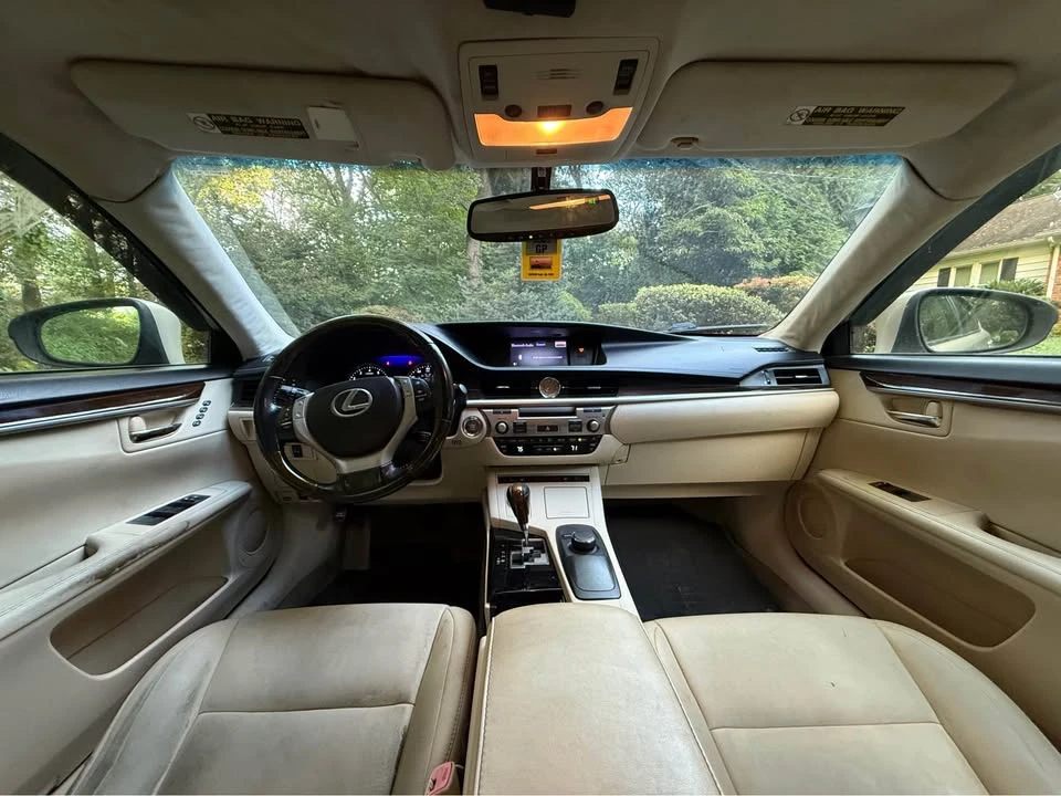 2013 Lexus ES 6th Gen - Image 6 of 9