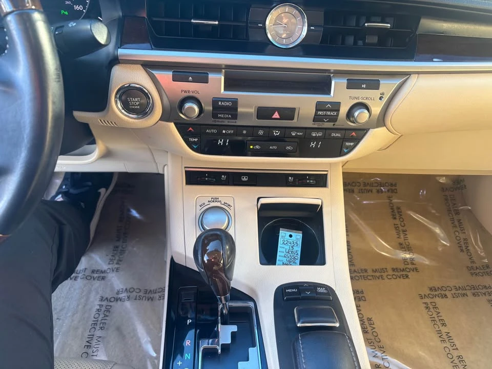2013 Lexus ES 6th Gen - Image 10 of 13
