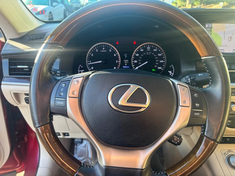 2013 Lexus ES 6th Gen - Image 11 of 13