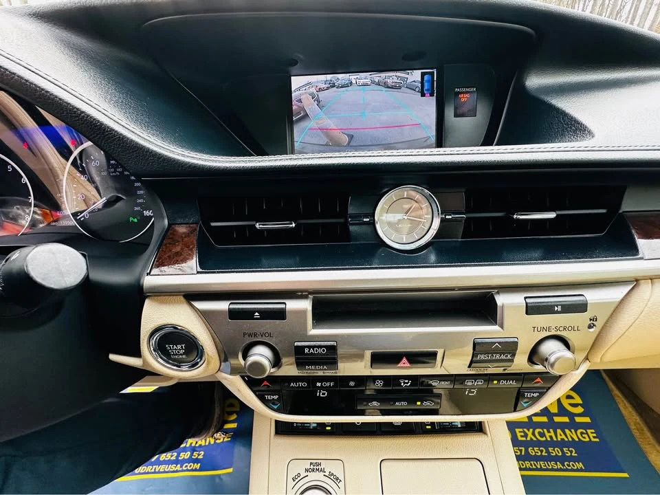 2013 Lexus ES 6th Gen - Image 17 of 20